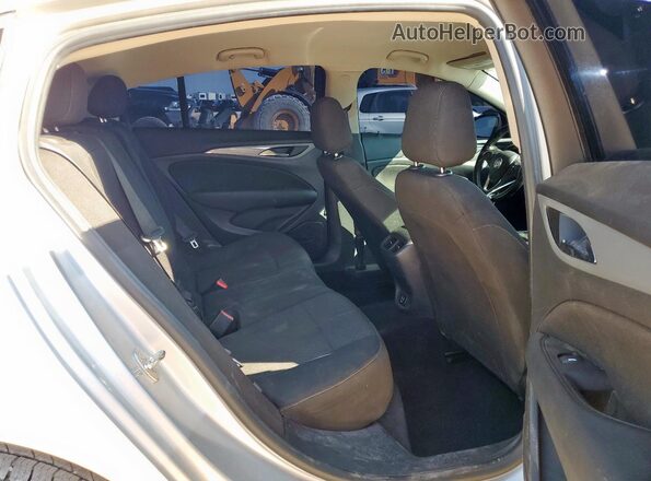 W04GL6SX9J1124034 2018 BUICK REGAL Серебряный Вид задних сидений