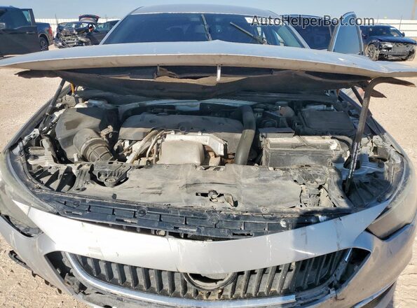 W04GL6SX9J1124034 2018 BUICK REGAL Серебряный Вид задней части салона
