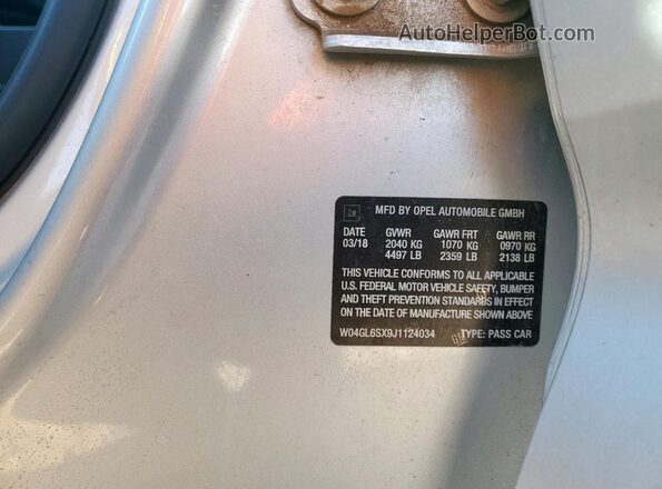 W04GL6SX9J1124034 2018 BUICK REGAL Серебряный Вид наклейки с VIN-кодом