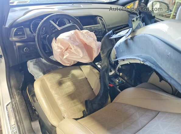 W04WH3N57JG088542 2018 BUICK CASCADA Белый Вид панели приборов