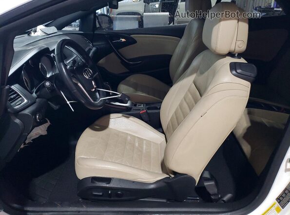W04WT3N56GG044359 2016 BUICK CASCADA Белый Вид салона спереди