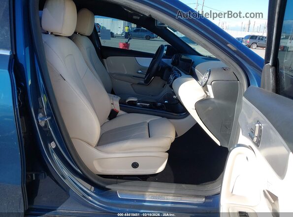 W1K3G4EB2MJ255040 2021 MERCEDES-BENZ A 220 Dark Blue Widok wnętrza z przodu