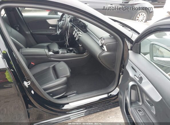 W1K3G4EB4MJ276794 2021 MERCEDES-BENZ A 220 Black Սալոնի դիմացի տեսք