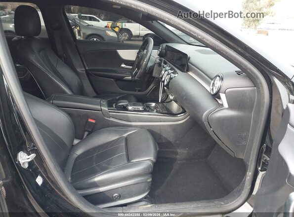 W1K3G4EB6MJ265599 2021 MERCEDES-BENZ A 220 Черный Вид салона спереди