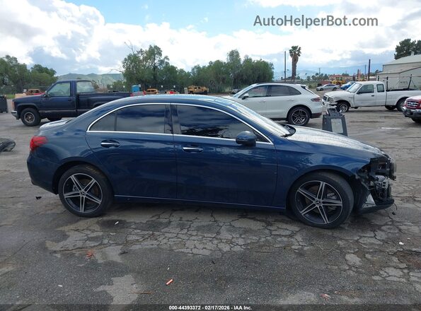 W1K3G4EB8MJ287913 2021 MERCEDES-BENZ A 220 Blue Widok wnętrza 360 stopni