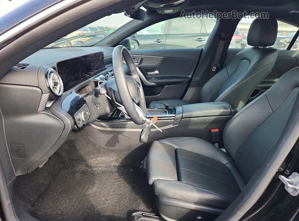 W1K5J4HB9RN471778 2024 MERCEDES-BENZ CLA-CLASS Черный Вид салона спереди