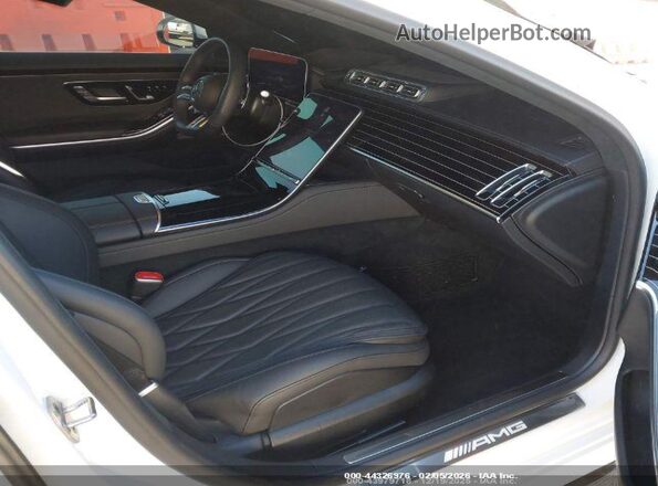 W1K6G8CB2SA322868 2025 MERCEDES-BENZ AMG S 63 E White Widok wnętrza z przodu