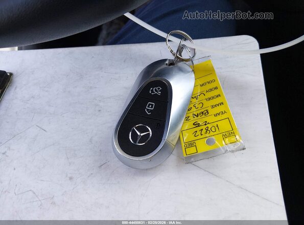 W1KAF4GB4SR255286 2025 MERCEDES-BENZ C-CLASS Белый Вид панели приборов