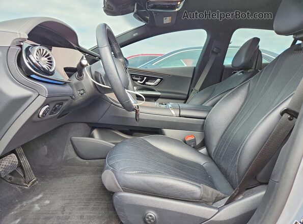 W1KEG2CB9RF045335 2024 MERCEDES-BENZ EQE Silver Vista interior delantera