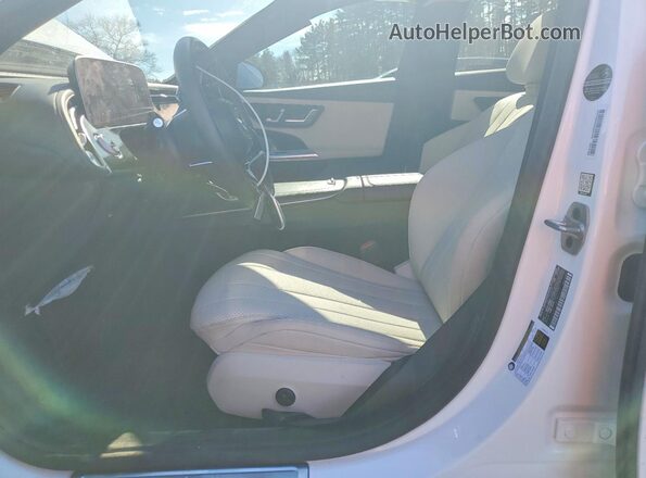 W1KLF4HB1SA096071 2025 MERCEDES-BENZ E Белый Вид панели приборов