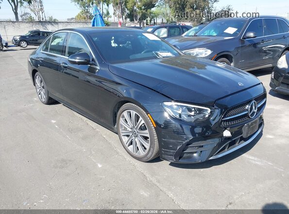 W1KZF8DBXNB081641 2022 MERCEDES-BENZ E-CLASS Черный Передняя правая четверть
