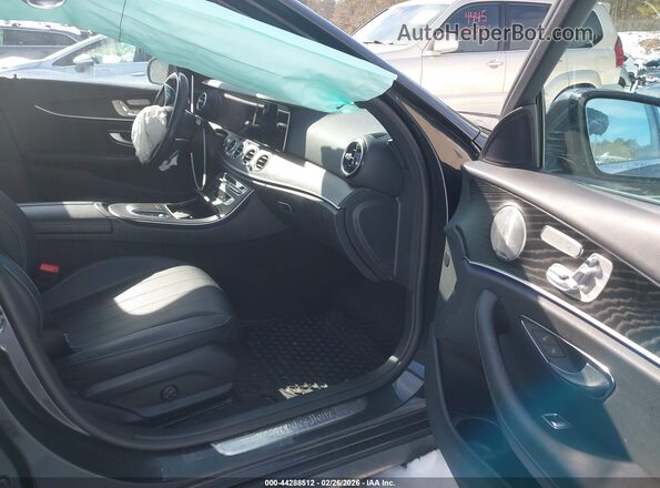 W1KZF8EB6NB040308 2022 MERCEDES-BENZ E-CLASS Черный Вид салона спереди