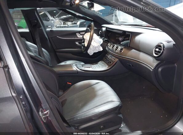 W1KZF8EB7NB094653 2022 MERCEDES-BENZ E-CLASS Gray Вид салону спереду