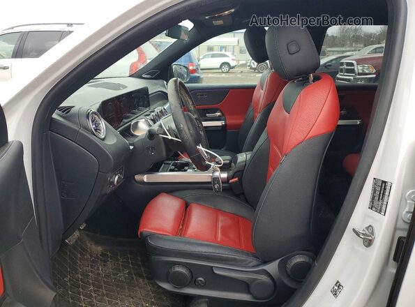 W1N4M4HB4NW191616 2022 MERCEDES-BENZ GLB-CLASS Белый Вид салона спереди