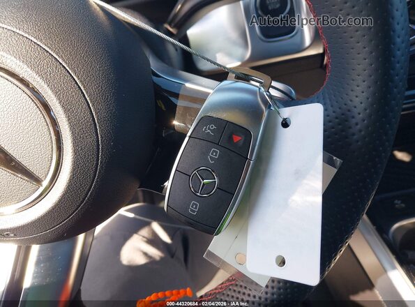 W1N9M0CB0RN093619 2024 MERCEDES-BENZ EQB 250 SUV Красный Вид панели приборов