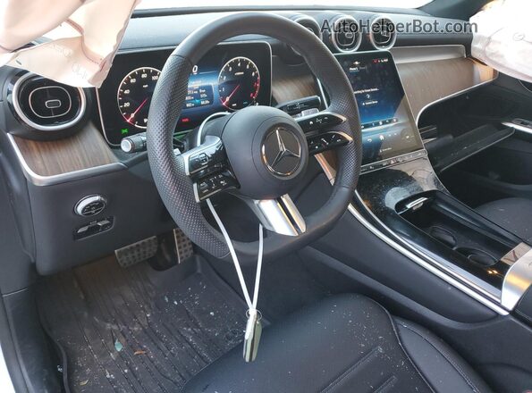 W1NKJ4HB1RF231060 2024 MERCEDES-BENZ GLC-CLASS Белый Вид панели приборов