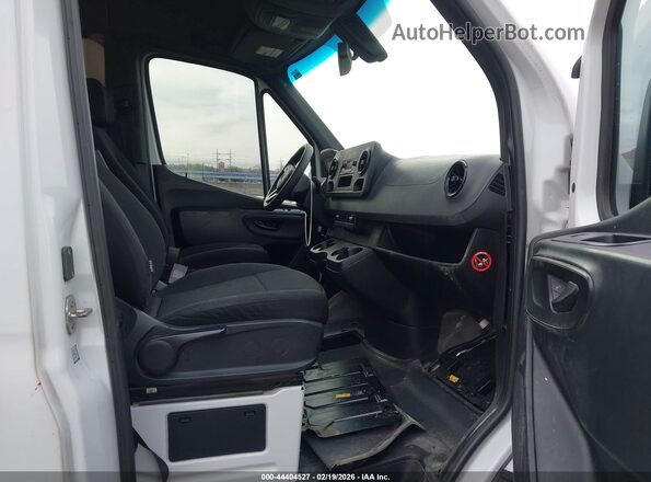 W1W70BGY6LT027071 2020 MERCEDES-BENZ SPRINTER Белый Вид салона спереди