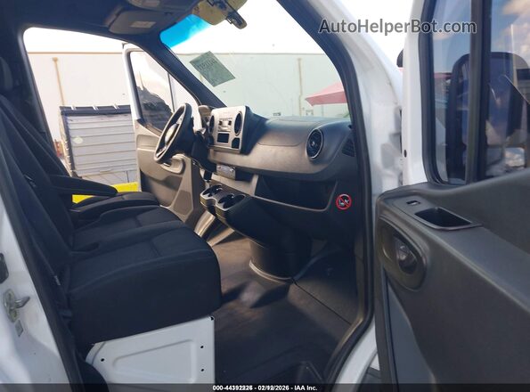 W1Y4EBHY7LP240775 2020 MERCEDES-BENZ SPRINTER Белый Вид салона спереди