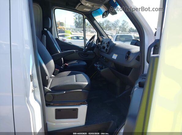 W1Y4KBHY8ST201224 2025 MERCEDES-BENZ SPRINTER White Вид салону спереду