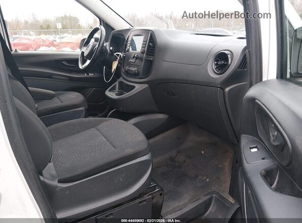 W1YV0BEY4M3904370 2021 MERCEDES-BENZ METRIS Белый Вид салона спереди