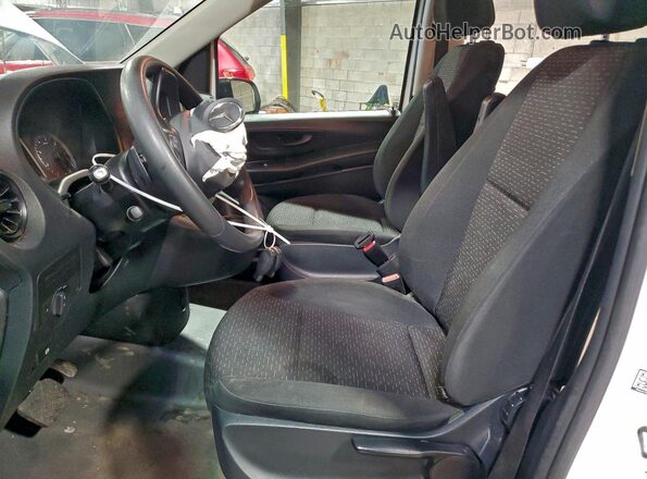 W1YV0CEY7P4271139 2023 MERCEDES-BENZ METRIS Белый Вид салона спереди