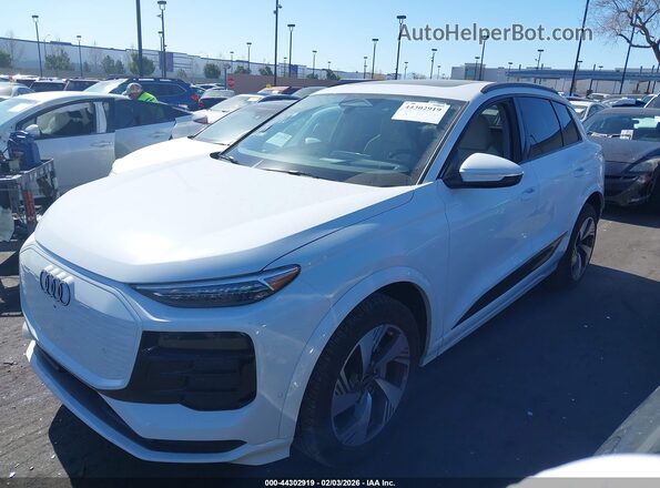 WA124BGF0SA026088 2025 AUDI Q6 E-TRON White Панорамний вид салону 360°