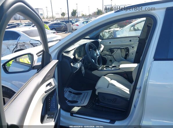 WA124BGF0SA026088 2025 AUDI Q6 E-TRON White Вид салону спереду
