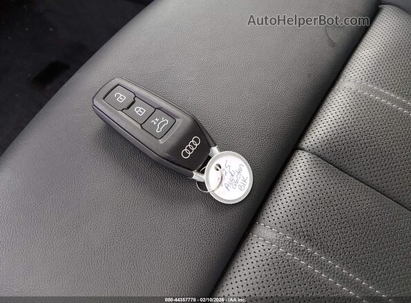 WA124BGF4SA042021 2025 AUDI Q6 E-TRON Черный Вид панели приборов