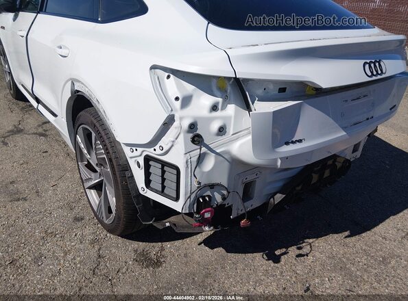 WA13AAGE0NB039856 2022 AUDI E-TRON Белый Вид спереди