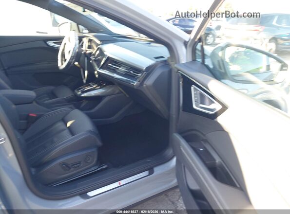 WA13UBFZ8RP082464 2024 AUDI Q4 E-TRON Синий Вид салона спереди