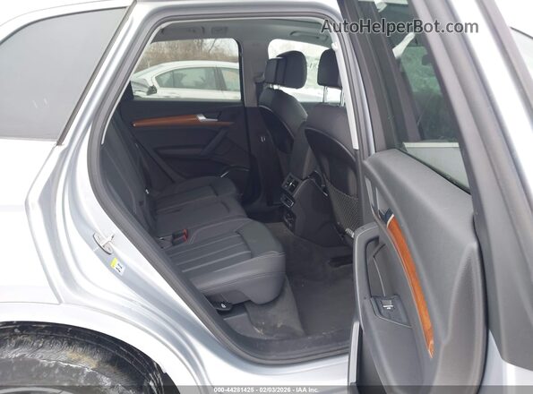 WA1AAAFYXM2132238 2021 AUDI Q5 Silver Widok naklejki z numerem VIN