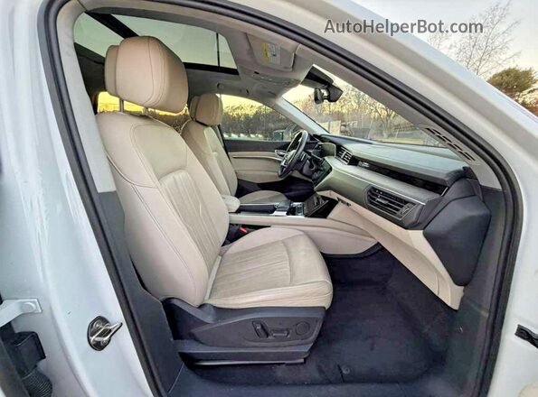WA1AAAGE8MB010286 2021 AUDI E-TRON White წინა ხედი