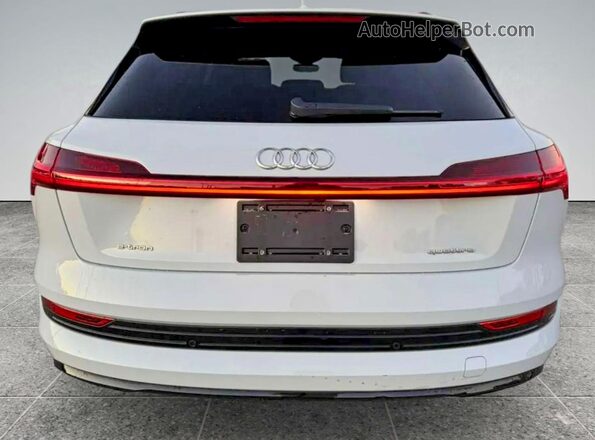 WA1AAAGE8MB010286 2021 AUDI E-TRON White VIN კოდის სტიკერის ხედი
