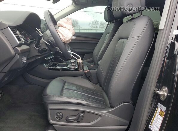 WA1ABAFY8P2061686 2023 AUDI Q5 Черный Вид салона спереди
