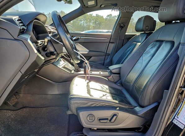WA1AECF39K1077336 2019 AUDI Q3 Черный Вид салона спереди
