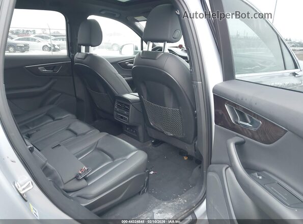WA1AJAF7XMD018087 2021 AUDI Q7 Silver Widok naklejki z numerem VIN