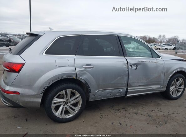 WA1AJAF7XMD018087 2021 AUDI Q7 Silver Widok wnętrza z tyłu
