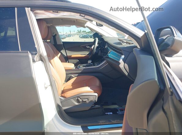 WA1AVBF16ND016375 2022 AUDI Q8 Белый Вид салона спереди