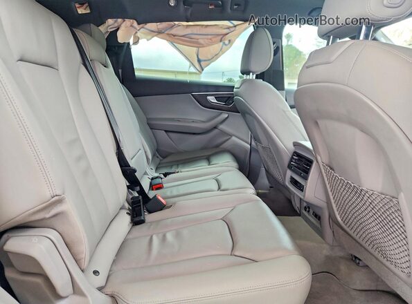 WA1AXAF72LD004925 2020 AUDI Q7 White Вид задньої частини салону