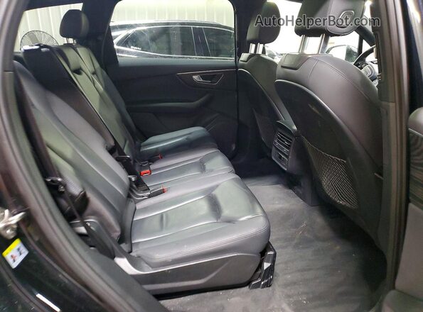WA1AXAF7XMD024714 2021 AUDI Q7 Black Widok tylnych siedzeń