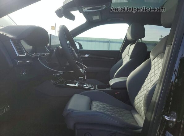 WA1B4AFY5S2050748 2025 AUDI SQ5 Черный Вид салона спереди