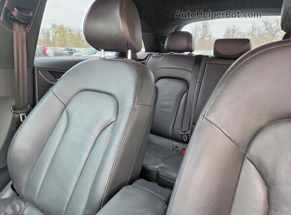 WA1BCCFS4JR021175 2018 AUDI Q3 Red Вид задніх сидінь