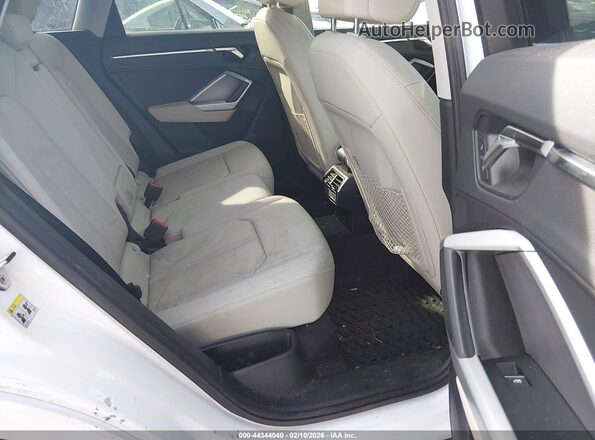 WA1BECF34L1046100 2020 AUDI Q3 White Vista de la etiqueta del VIN
