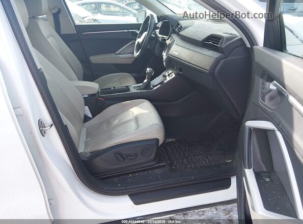 WA1BECF34L1046100 2020 AUDI Q3 White Vista interior delantera