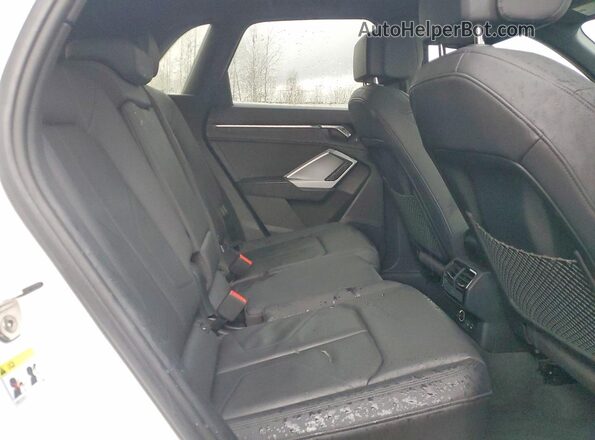 WA1BECF3XK1066835 2019 AUDI Q3 White Vista interior trasera