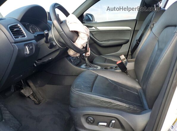 WA1BFCFS3GR015187 2016 AUDI Q3 Белый Вид салона спереди