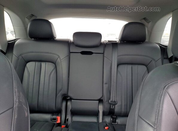 WA1BNAFY5J2000587 2018 AUDI Q5 Black Widok tylnych siedzeń