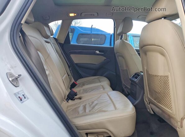 WA1C2AFP1HA066347 2017 AUDI Q5 White Widok wnętrza z tyłu