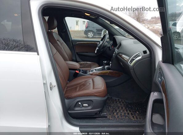 WA1C2AFPXHA063656 2017 AUDI Q5 White Вид салону спереду