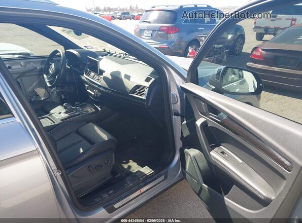 WA1C4AFY0K2001879 2019 AUDI SQ5 Серебряный Вид салона спереди
